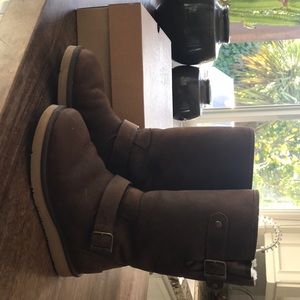 Women’s Sutter Uggs so 7